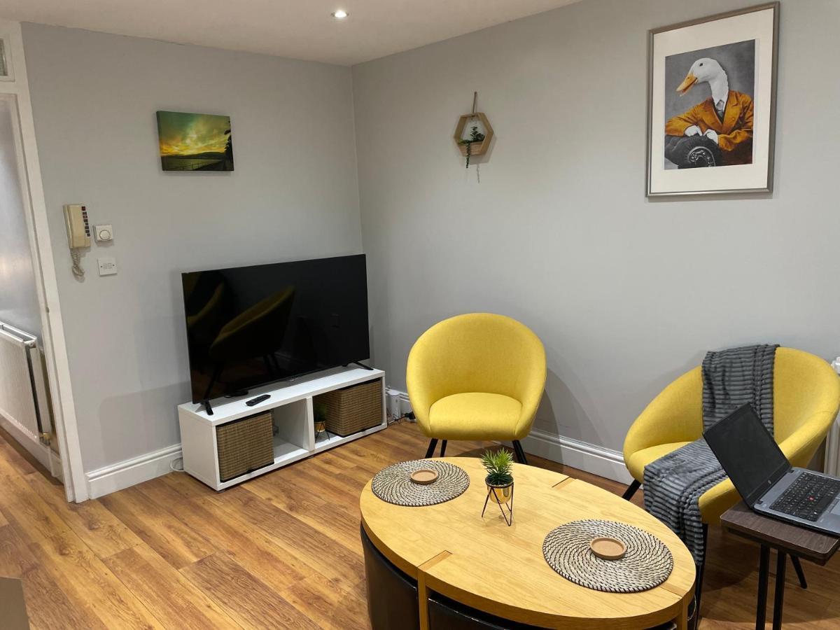 2 Bedroom Chiswick Park Tube Station
