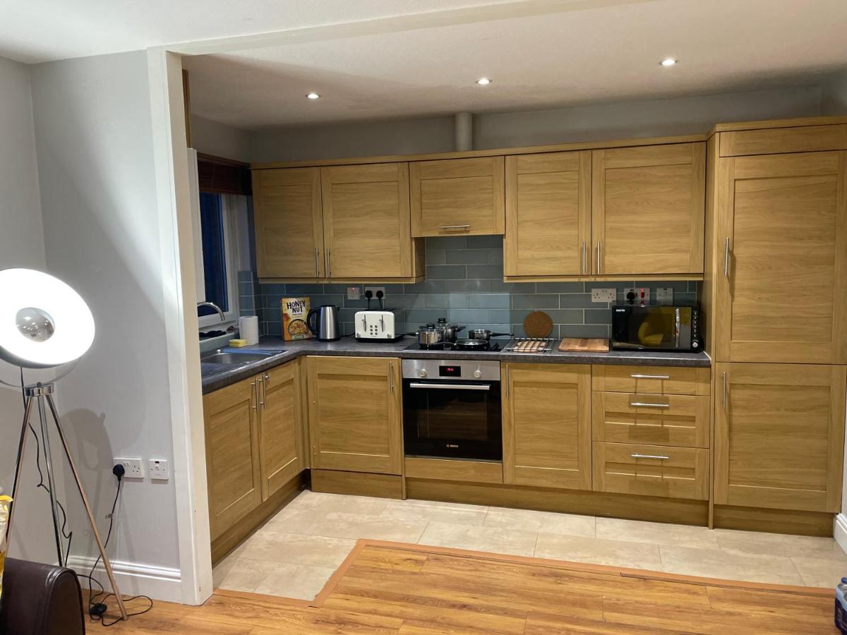 2 Bedroom Chiswick Park Tube Station *