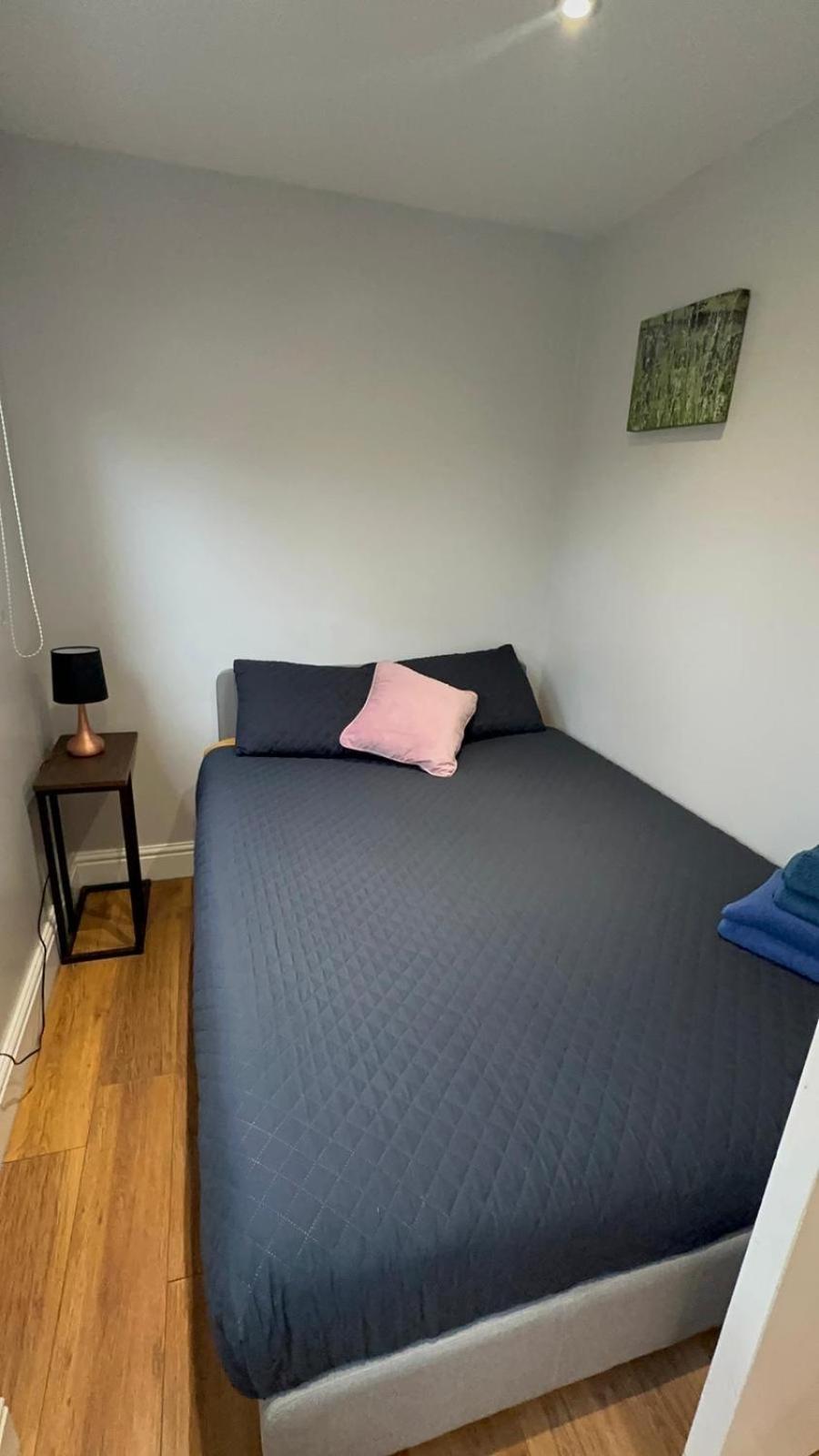 Apartment 2 Bedroom Chiswick Park Tube Station