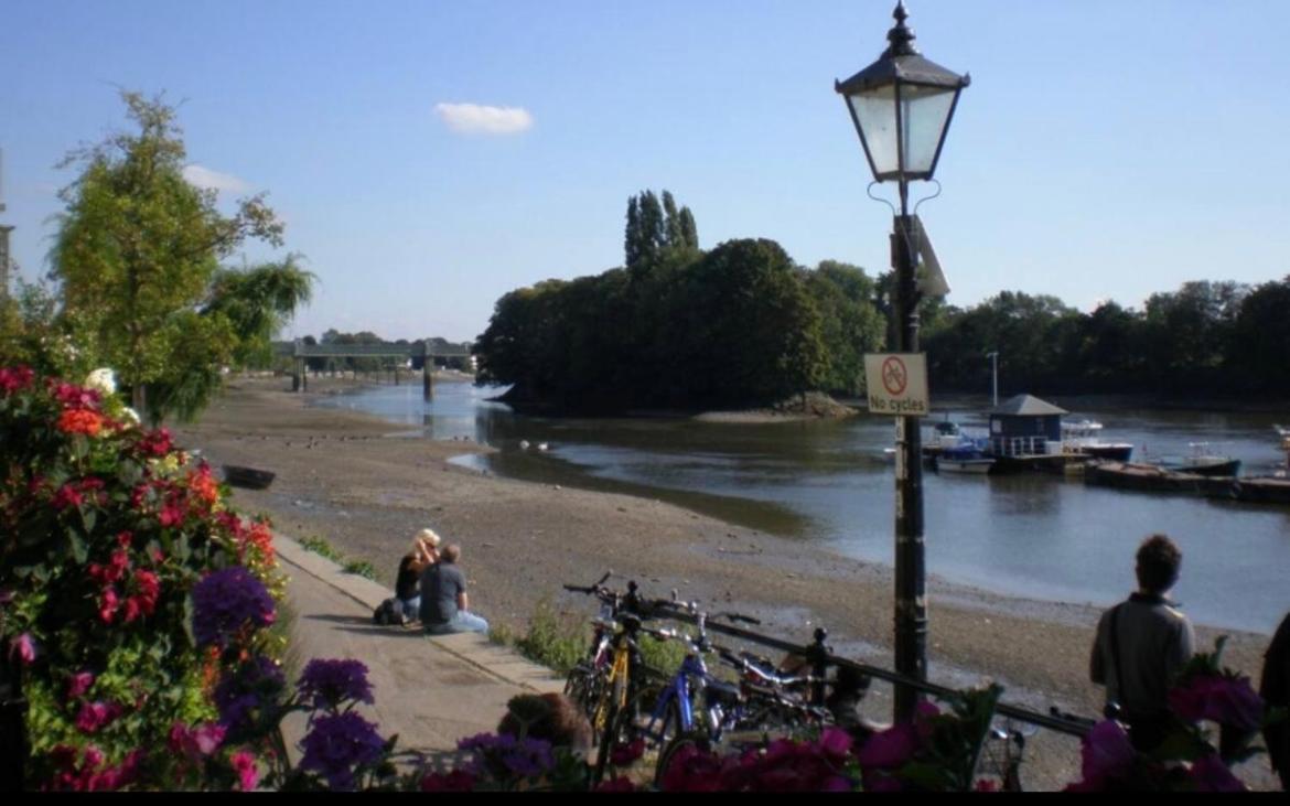 2 Bedroom Chiswick Park Tube Station Apartamento Londres